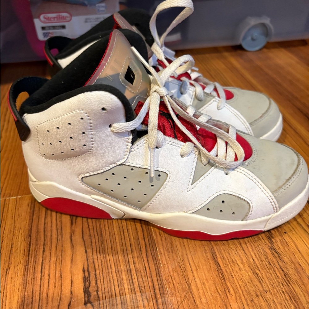 Kids White and Red High-Top Sneakers jordans